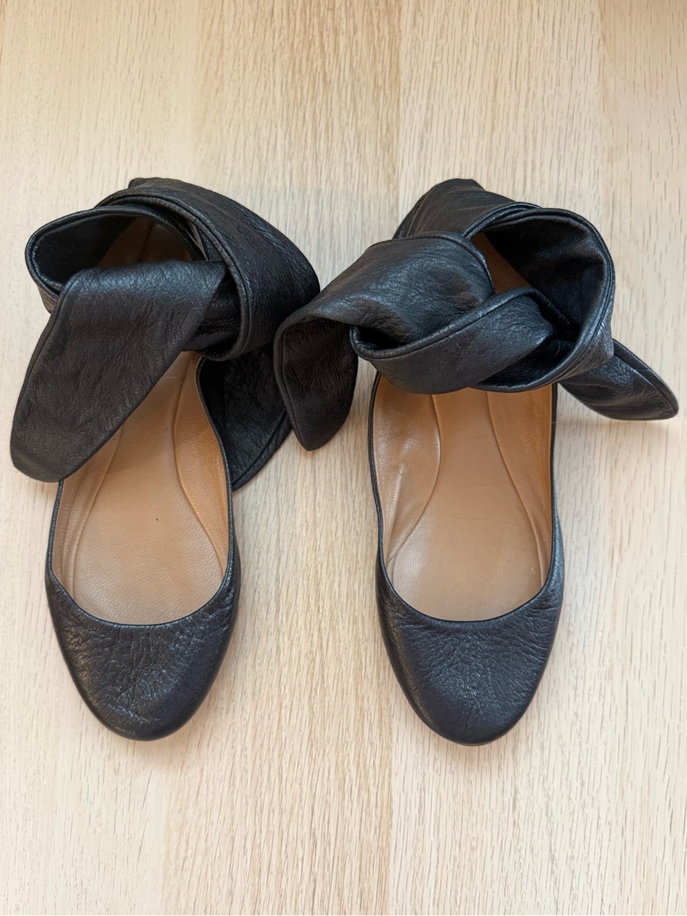 Chloe Black Leather Knot Ballet Flats